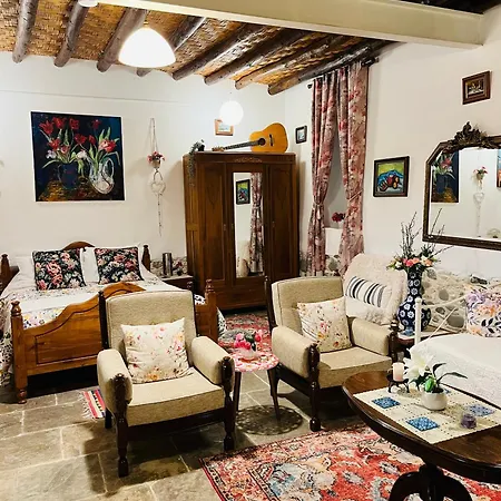 Traditional House In Konukevi 3*